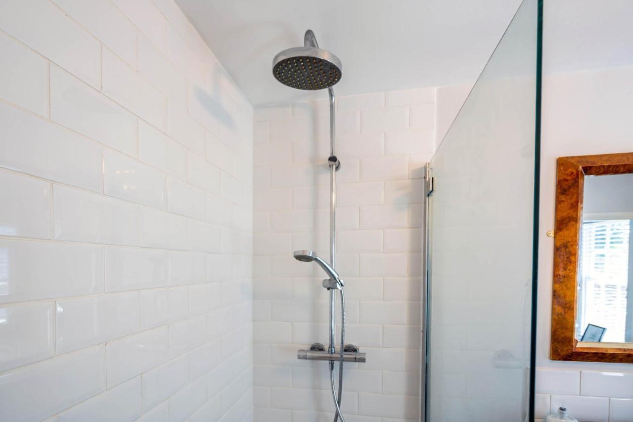 Two Bedroom House In Canterbury City Centre מראה חיצוני תמונה